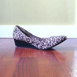 SUSINA Fraya Leopard Print Wedge Pump
